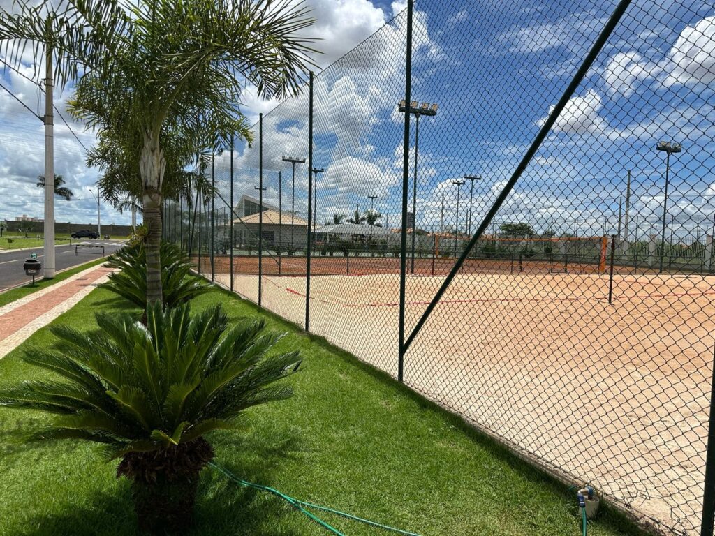 Quadra poliesportiva, quadra de tênis e Beach tênis