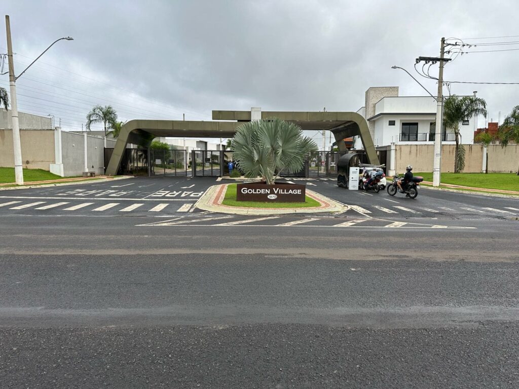 Entrada do condomínio Golden Village